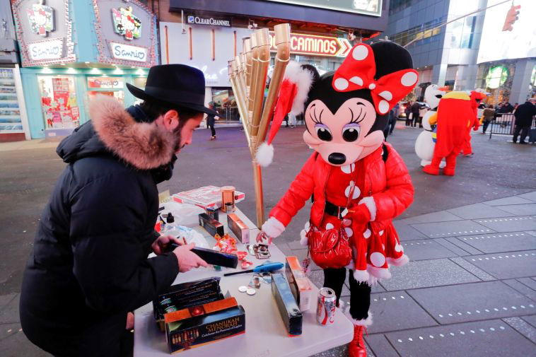 החב"דניקים הדליקו את הטיימס סקוור • גלריה צבעונית