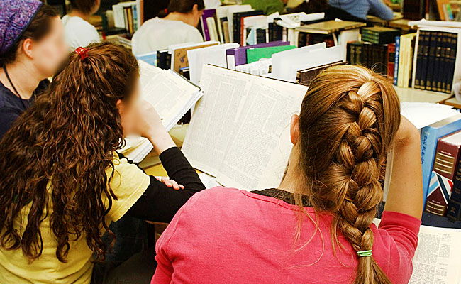 אילוסרטציה, למצולמות אין קשר לכתבה