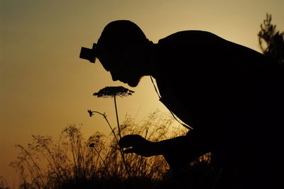 "לא נתנו לעצורים להניח תפילין ולהדליק נרות חנוכה"