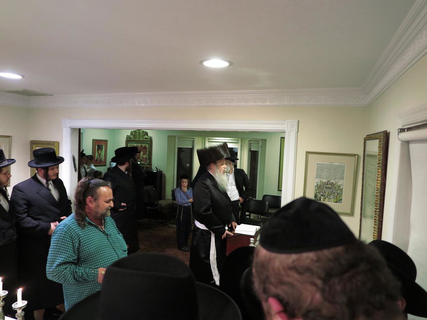 תיעוד ענק: ההדלקה בעשרות חצרות בארה"ב