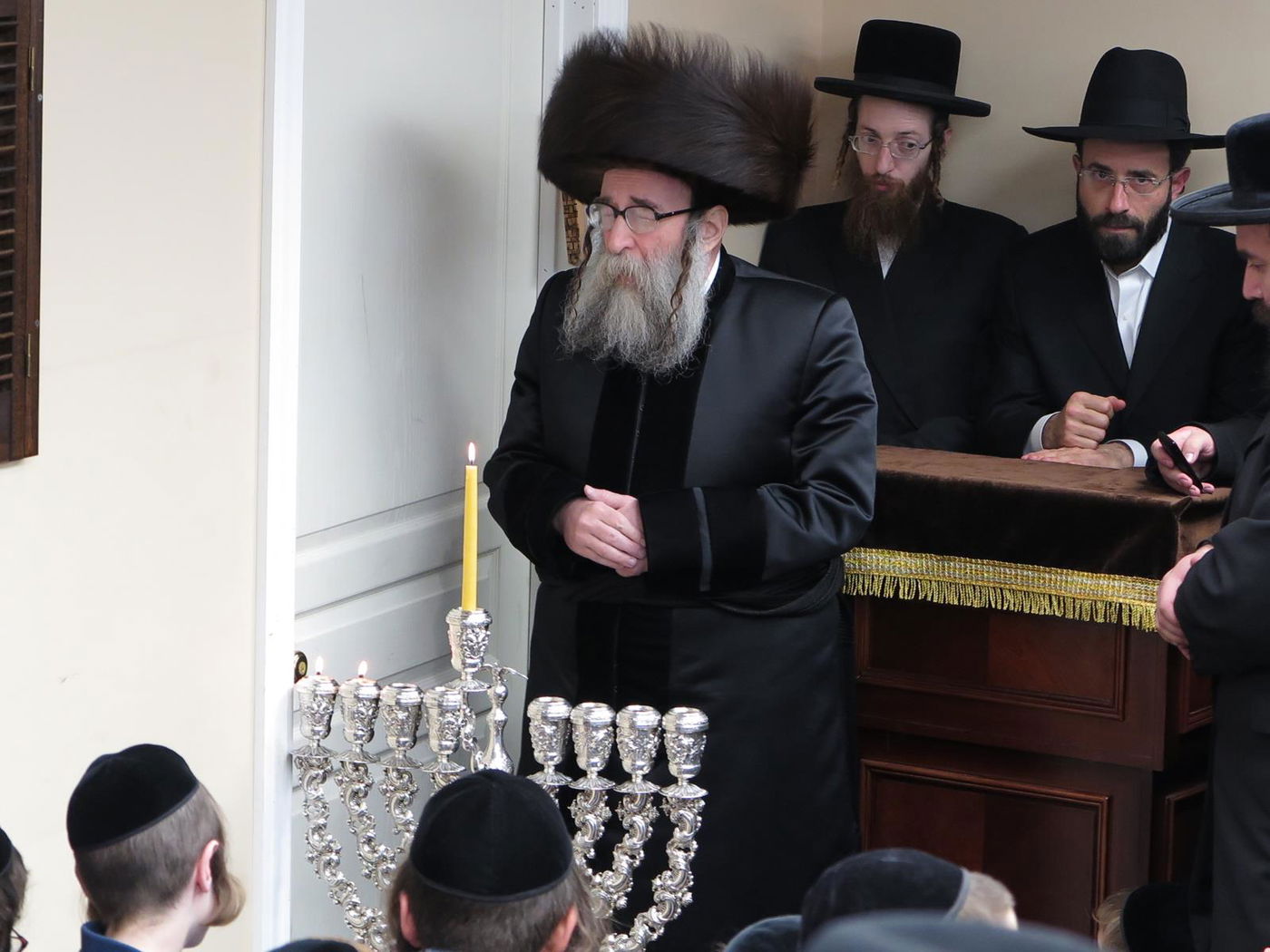 תיעוד ענק: ההדלקה בעשרות חצרות בארה"ב