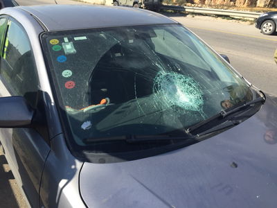 סמוך לביתר עילית: פעוטה בת חצי שנה נפגעה מיידוי אבנים