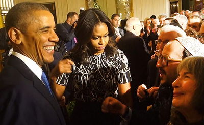 ליפא שמעלצר לאובמה: "רציתי לקנות לך כיפה רקומה בכסף", אובמה: "תמיד רציתי כזאת כיפה"