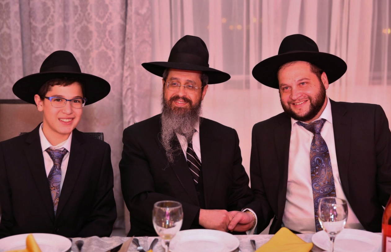 חקק לצד הגאון רבי משה יוסף וחתן בר המצווה