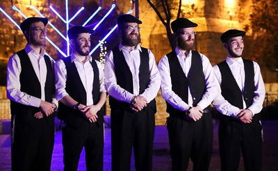 בכורה ב'כיכר השבת': "הנרות הללו" של מקהלת בעלי המנגנים