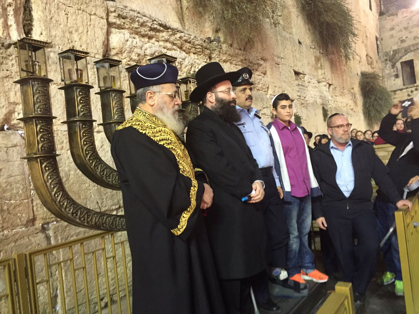 הראשל"צ והמפכ"ל הדליקו עם הנער שנפצע בפיגוע בגבעת זאב