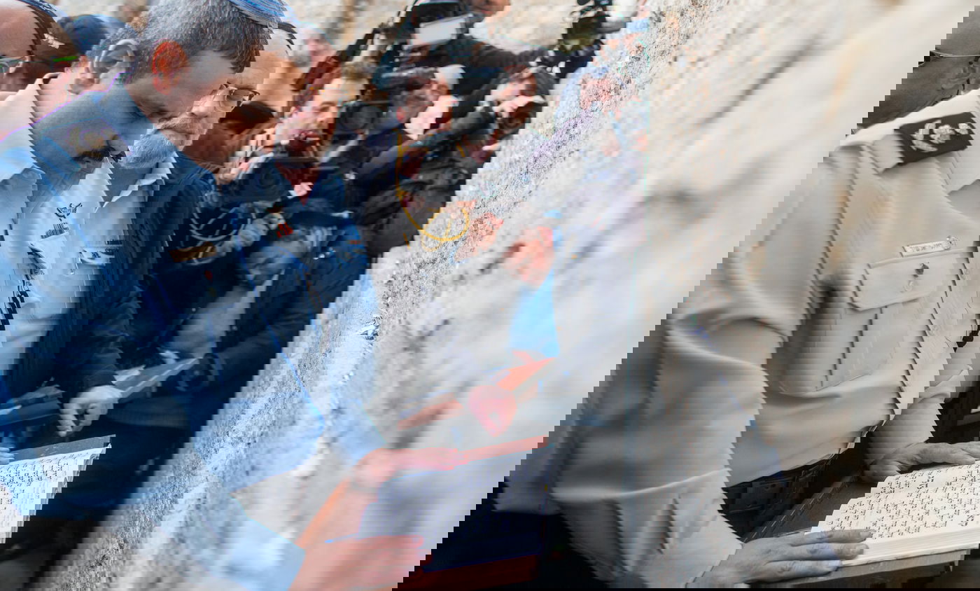 ארוכה הדרך למדינת הלכה / דעה