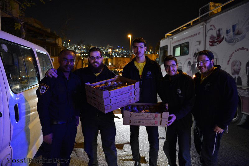 הטנקים של חב"ד כבשו את הכותל המערבי • תמונות