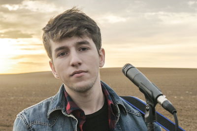 אבישי רוזן בסינגל וקליפ חדש: "אחזור" • צפו