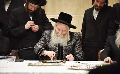 דריידל שפילן: הרבי מבאבוב שיחק בסביבון עם החסידים