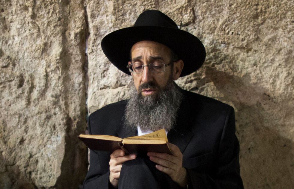 הגאון רבי יהודה יאיר בט' באב ברחבת הכותל