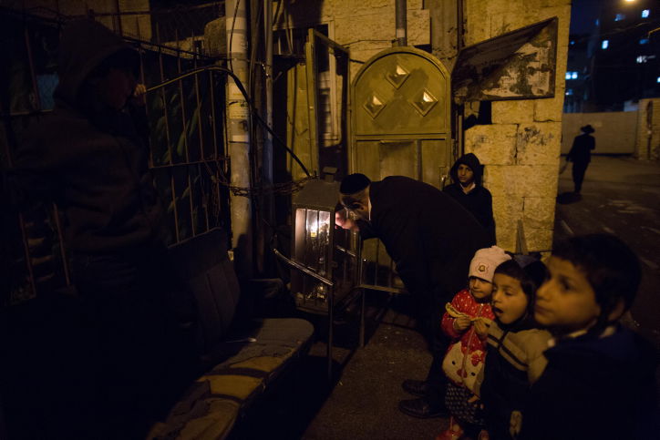 הדלקת הנר השמיני של מאה שערים • תמונות