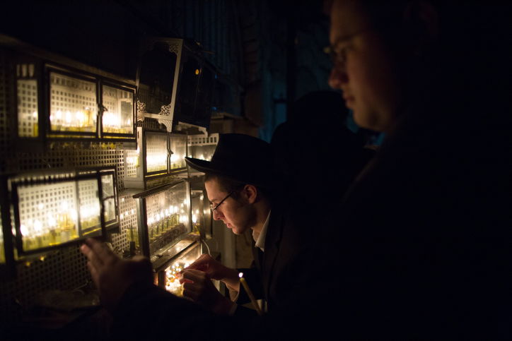 הדלקת הנר השמיני של מאה שערים • תמונות