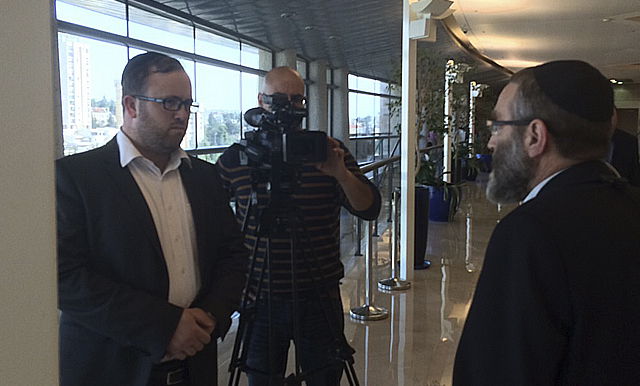 ירח טוקר עם ח"כ משה גפני