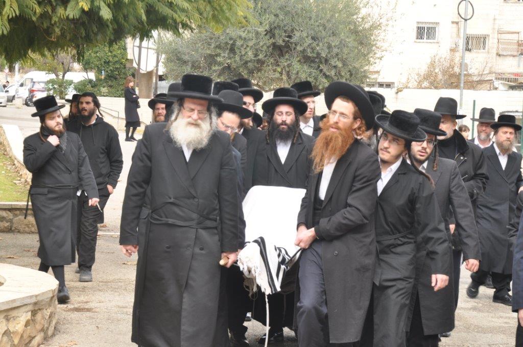 תיעוד: הלוויית המקובל רבי מתתיהו סאפרין זצ"ל