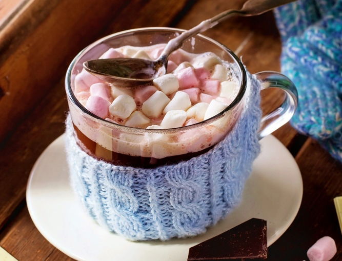 להתחמם בסטייל. שוקולטה לוהטת ויין אדום