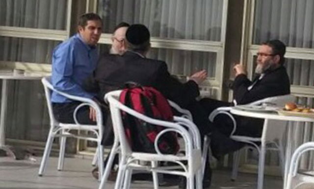 ראשי המפלגות יחד עם גן צבי