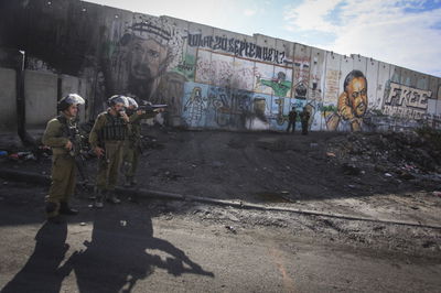 כוחות צה"ל במחסום קלנדיה. ארכיון