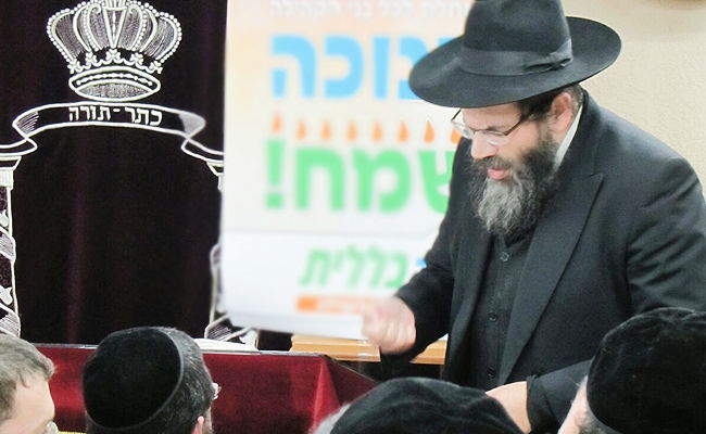 הרב ביגל לצד תלמידיו