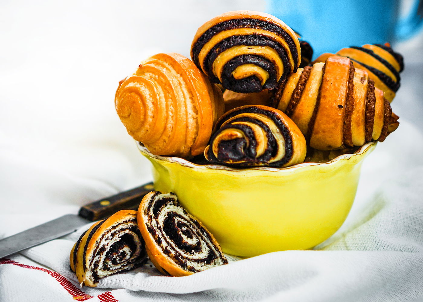 מאפים קטנים וטעימים. רוגעלך ופרג