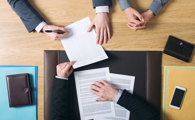 עורך דין שהפר את אמון לקוחותיו יפצה אותם בכ-60,000 שקל