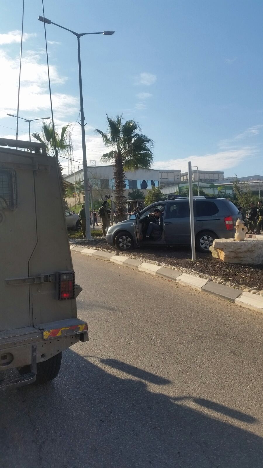 פיגוע דקירה ליד אריאל: מאבטח ומאבטחת נפצעו קל ובינוני