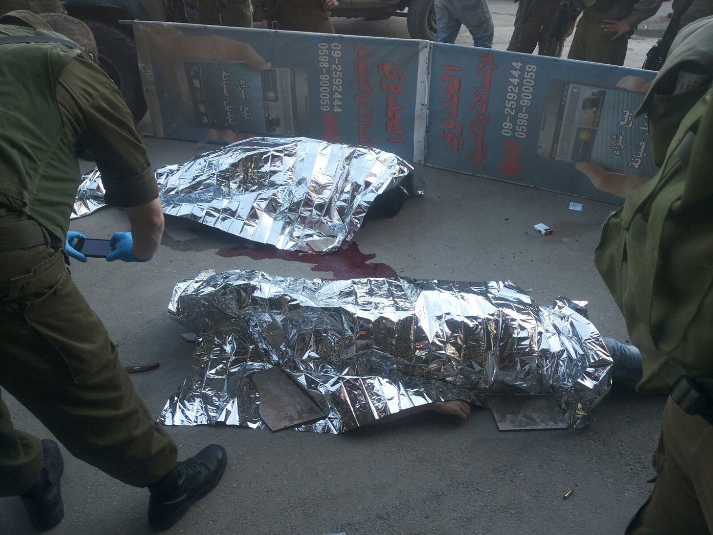 המחבלים בזירת הפיגוע