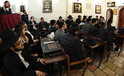 אברכי כולל. אילוסטרציה - למצולמים אין קשר לנאמר בכתבה