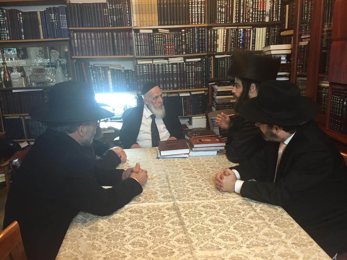 ראש העיר אלעד וסגנו במעונו של נשיא המועצת, בשבוע שעבר