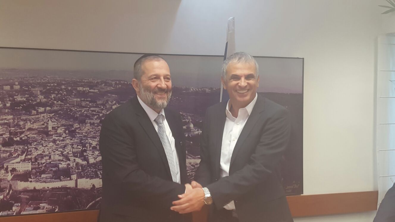 דרעי ל"כיכר השבת": "השקופים היום, פחות שקופים" • צפו