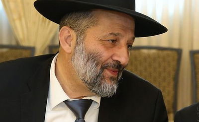 דרעי על חוק הגיוס: "ביזו את גדולי ישראל, זה לא נותן לי לישון"