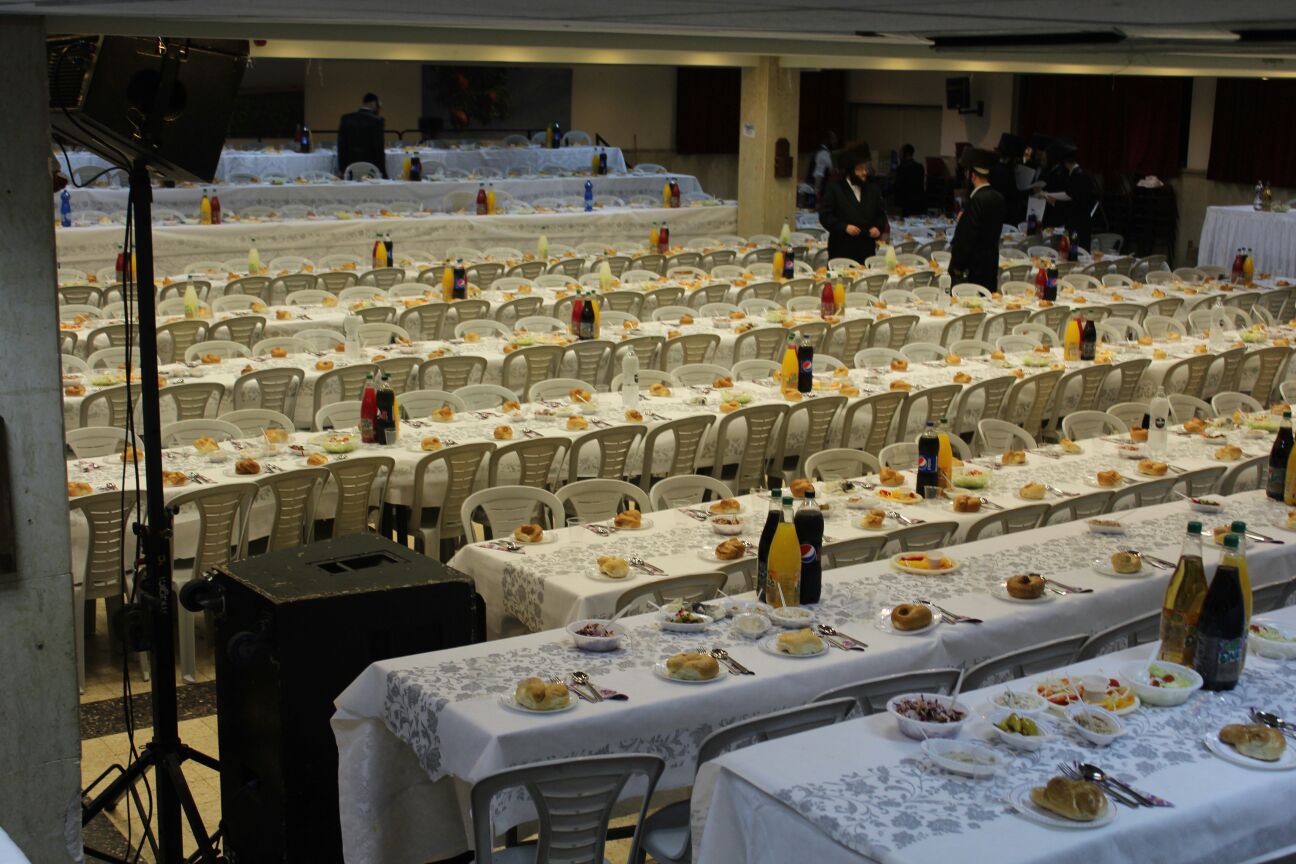 אברכי דושינסקיא התאחדו עם האדמו"ר בשבת. תיעוד