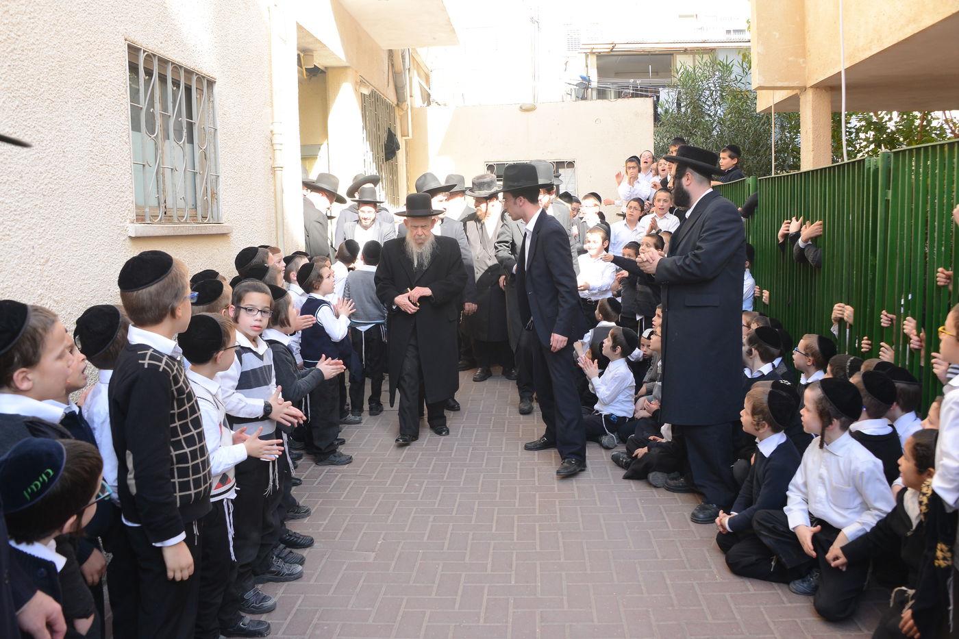 גדולי ישראל התגייסו להצלת חיידר תשב"ר המיתולוגי • תיעוד