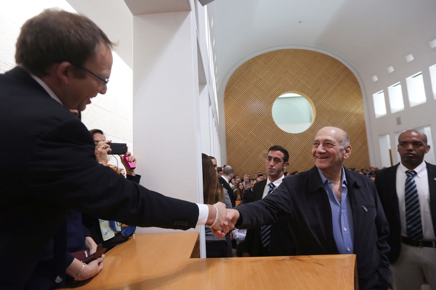 צפו: ההכרעה בפרשת הולילנד בתמונות