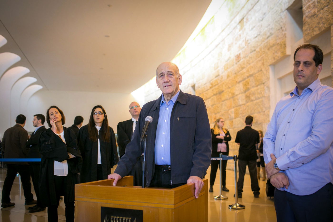 צפו: ההכרעה בפרשת הולילנד בתמונות