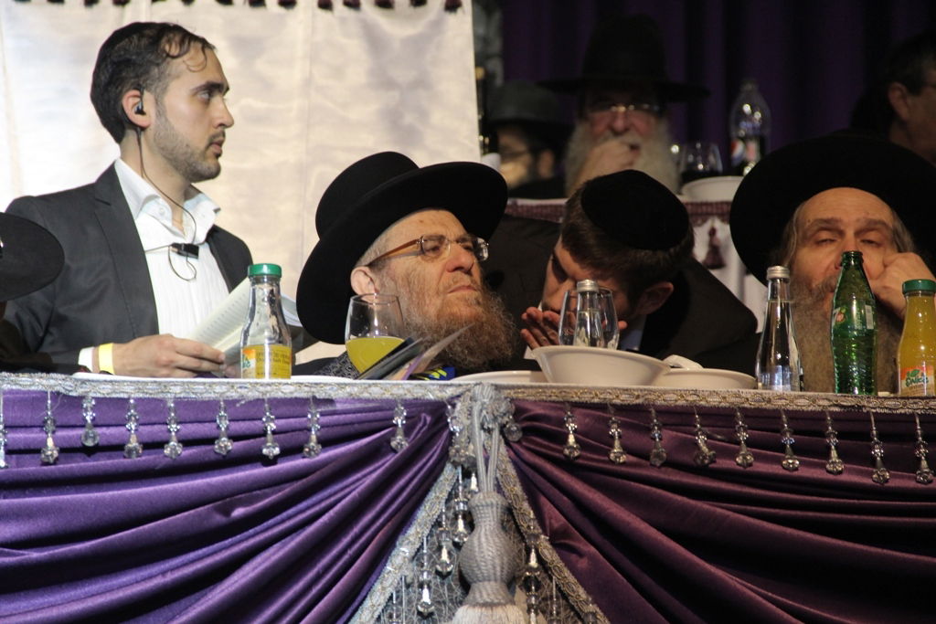 101 אלף שקל על טליתו של הגר"מ מזוז; 60 אלף שקל עבור ביקור