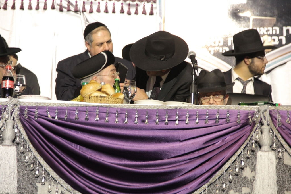 101 אלף שקל על טליתו של הגר"מ מזוז; 60 אלף שקל עבור ביקור