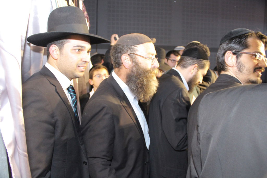 101 אלף שקל על טליתו של הגר"מ מזוז; 60 אלף שקל עבור ביקור