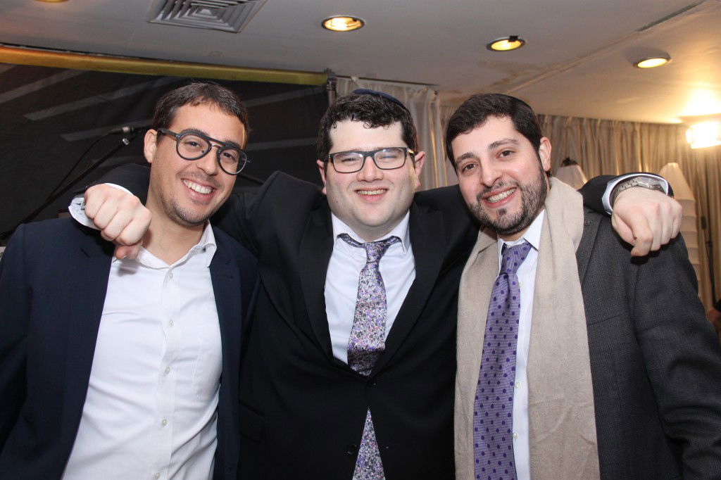 הקלידן של 'המנגנים' מוישי רוט התארס • צפו