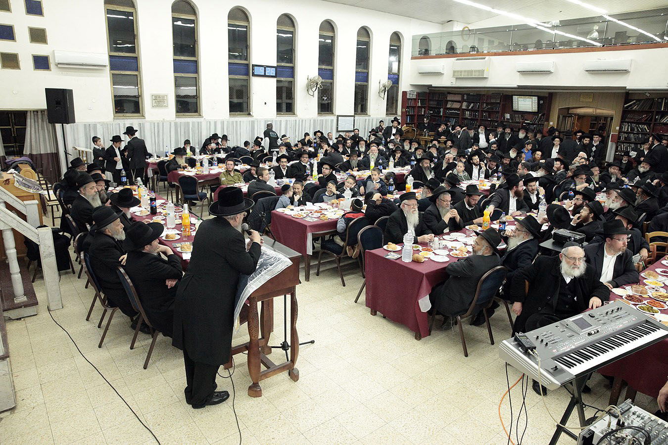 שנה לפטירת רבו של כפר חב"ד הגרמ"ש אשכנזי זצ"ל • גלריה