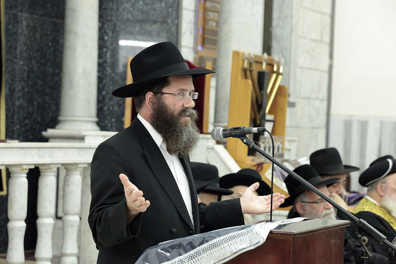 שנה לפטירת רבו של כפר חב"ד הגרמ"ש אשכנזי זצ"ל • גלריה