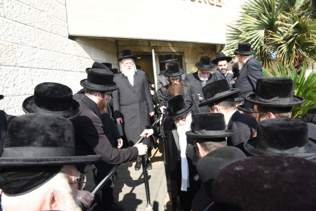 האדמו"ר מסקווירא נחת בישראל • תמונות ראשונות