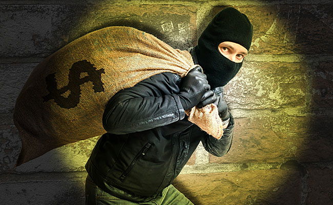 גם זה קורה באינטרנט: 'אני אשדוד היום בנק, בואו לסקר'