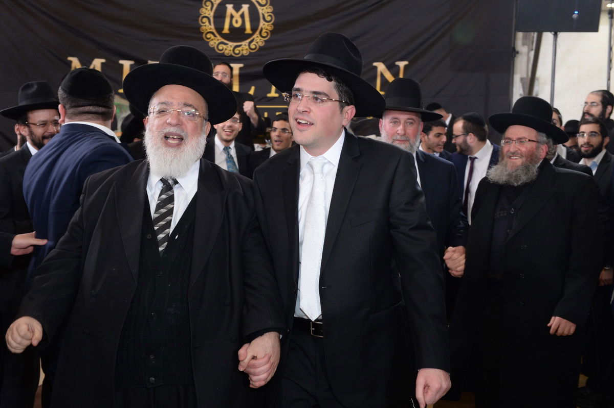 הראשל"צ ויו"ר ש"ס בחתונת בן הרב מרדכי גזית • תיעוד