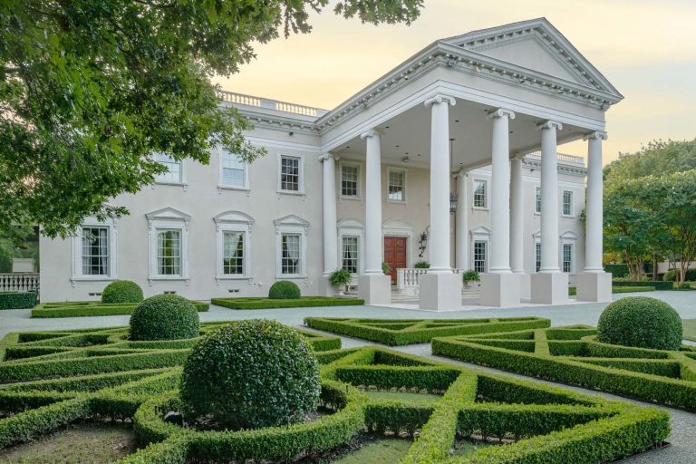 אובמה, מאחורייך: תמורת 15 מיליון דולר כל אחד יוכל לגור בבית הלבן