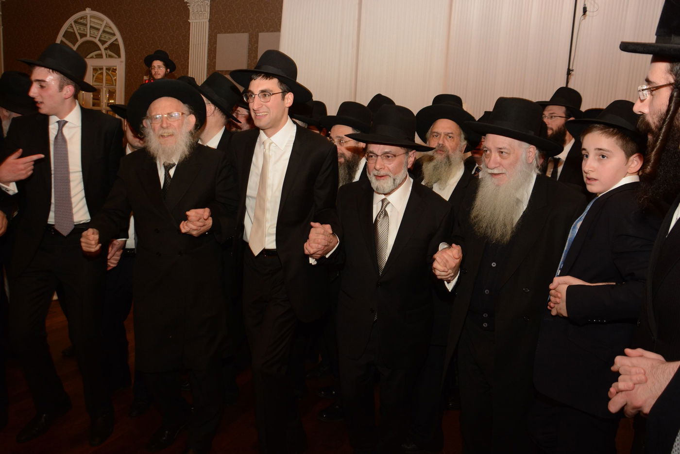 הנגיד מלייקווד מאיר געללעי חיתן, ראשי הישיבות השתתפו • תמונות