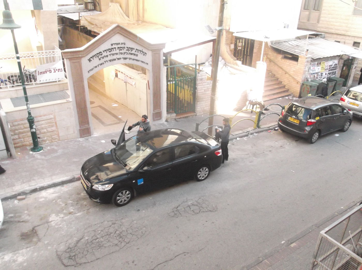 עם טלית ותפילין: כך נעצר אחד החשודים • תמונות בלעדיות