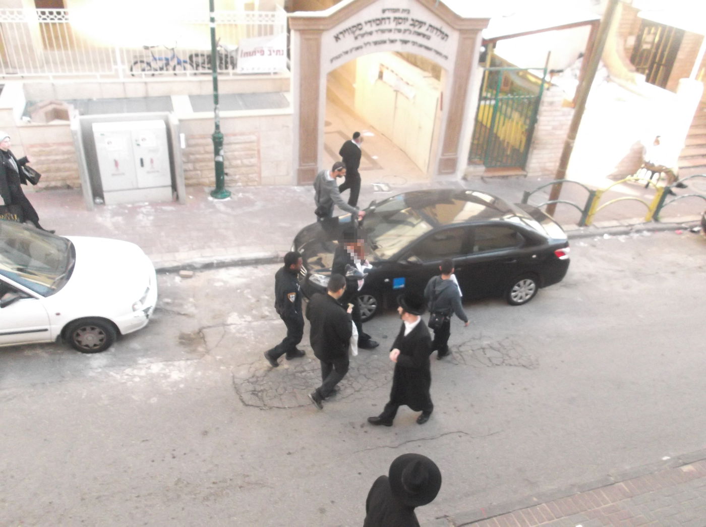 עם טלית ותפילין: כך נעצר אחד החשודים • תמונות בלעדיות