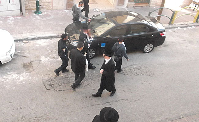 עם טלית ותפילין: כך נעצר אחד החשודים • תמונות בלעדיות