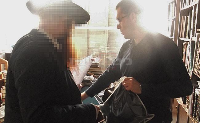 רגע המעצר של אחד החשודים, אתמול